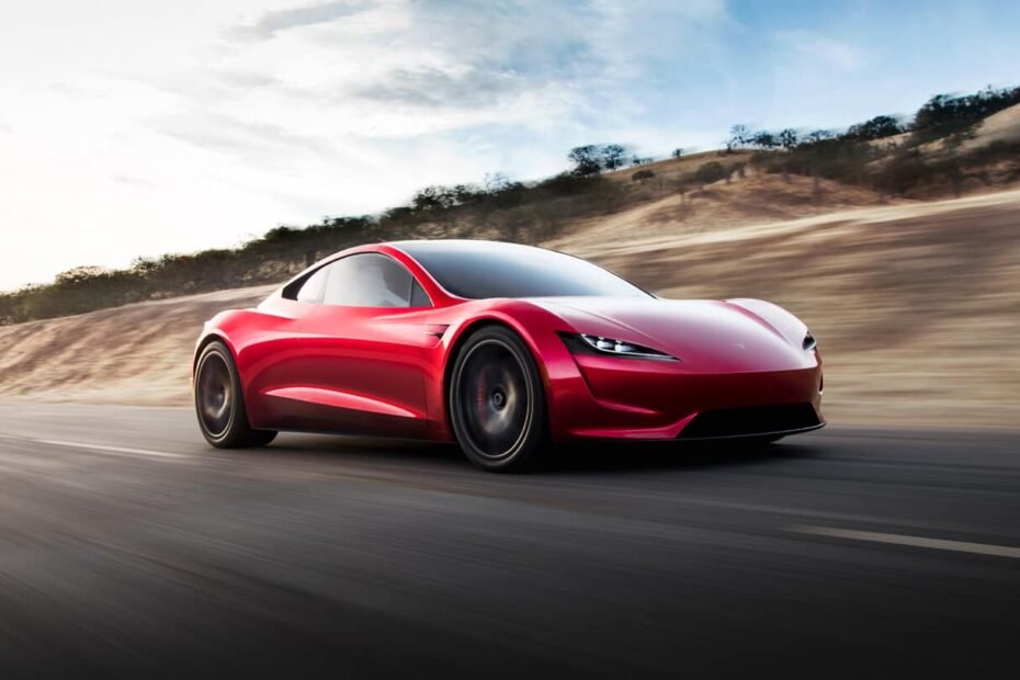 Tesla Roadster toimitus viivästyy